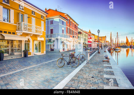 Antiche case Leonardesque sul porto Canale di Cesenatico in Emilia Romagna in Italia Foto Stock