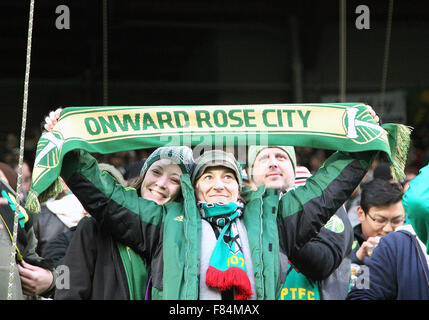 Providence Park, Portland, OR, Stati Uniti d'America. 22 Novembre, 2015. Legnami Portland tifosi durante il 2015 MLS Playoff match tra la visita FC Dallas e Portland Legni a Providence Park, Portland, O. Larry C. Lawson/CSM/Alamy Live News Foto Stock