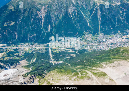 Vista aerea di Chamonix dall'Aiguille du Midi, Francia Foto Stock