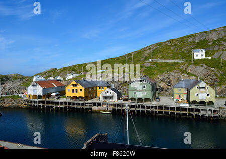 Maestoso vecchio villaggio di Nyksund in estate vesteraalen nel nord della Norvegia Foto Stock