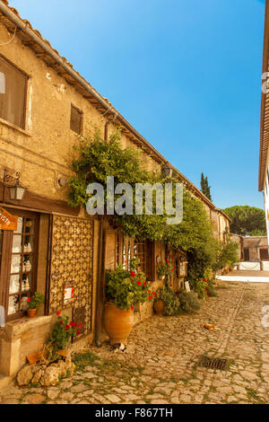 Sonnolenta cittadina abate di Farfa, Lazio Foto Stock