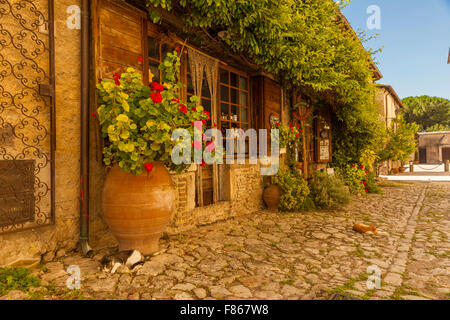 Sonnolenta cittadina abate di Farfa, Lazio Foto Stock