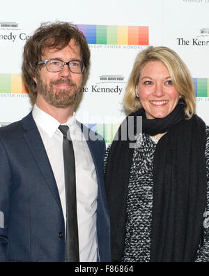 Musicista Ben Folds e gli ospiti arrivano per la formale dell'artista la cena in onore di destinatari della trentottesima annuale di Kennedy Center Honors ospitato dal Segretario di Stato statunitense John F. Kerry presso l'U.S. Il Dipartimento di Stato a Washington, DC sabato 5 dicembre 2015. Il 2015 honorees sono: cantautrice Carole King, regista George Lucas, attrice e cantante Rita Moreno, conduttore Seiji Ozawa, e attrice e Broadway star Cicely Tyson. Credito: Ron Sachs/Piscina via CNP - nessun filo SERVICE - Foto Stock