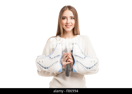 Giovane donna con un paio di pattini da ghiaccio isolato Foto Stock