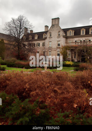 I motivi della George Eastman House e Museo di Rochester, New York su un nuvoloso giorno di autunno Foto Stock