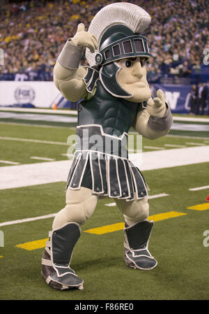 Indianapolis, Indiana, Stati Uniti d'America. 05 Dic, 2015. Michigan State Spartans mascotte durante il NCAA Football azione di gioco tra il Michigan State Spartans e l'Iowa Hawkeyes a Lucas Oil Stadium di Indianapolis, Indiana. Michigan State sconfitto Iowa 16-13. John Mersits/CSM/Alamy Live News Foto Stock