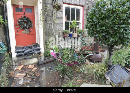 Kendal, Regno Unito. 06 Dic, 2015. Una proprietà in Kendal è allagata. Tempesta Desmond causato gravi inondazioni in Kendal e in Cumbria. Credito: Michael Scott/Alamy Live News Foto Stock