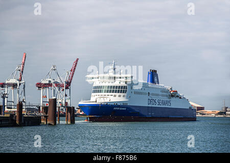 DFDS Dunkerque a Dover traghetto nel porto di Dunkerque, Francia Foto Stock