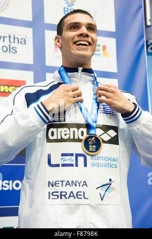 Israele. 06 Dic, 2015. Andreas VAZAIOS GRE e Medaglia di Bronzo 100m Medley uomini finale di Israele, Wingate Institute LEN European Short Course Swimming Championships Dic. 2 - 6, 2015 Netanya 06-12-2015 Nuoto Campionati Europei di nuoto in vasca corta Credit: Insidefoto/Alamy Live News Foto Stock