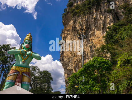 Statua colorata del Signore Hanuman In Ramayana Grotte Batu, sud-est asiatico, Kuala Lumpur, Malesia Foto Stock