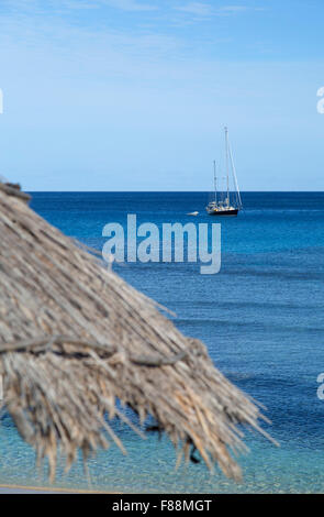 Yacht ormeggiato Octopus Resort, Waya Island, Yasawa Islands, Isole Figi Foto Stock