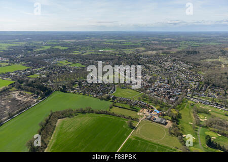 Una veduta aerea del Hampshire villaggio di Hartley Wintney, vicino a gancio e Farnborough Foto Stock