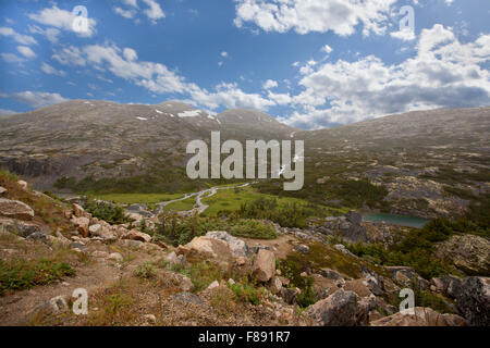 Robusto yukon paesaggio con Misty Mountains Foto Stock