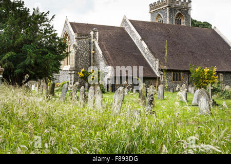 Chiesa e cimitero nel cimitero NEL REGNO UNITO Foto Stock