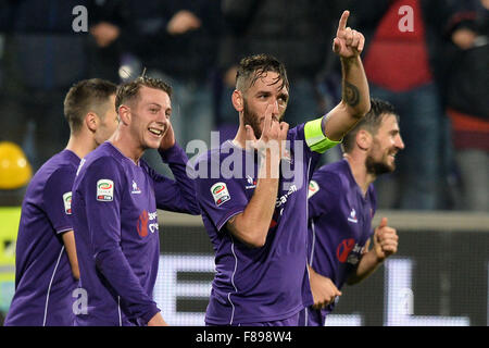 Firenze, Italia. 6 dicembre, 2015. Gonzalo RODRIGUEZ della Fiorentina celebra il punteggio obiettivo Firenze 6-12-2015 Stadio Artemisio Franchi, Calcio Calcio 2015/2016 Serie A. Fiorentina - Udinese. Credito: Insidefoto/Alamy Live News Foto Stock