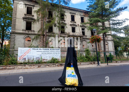 Spa gli ospiti - comunità araba, Hijab donna, nord località termale boema. Teplice, Repubblica Ceca Foto Stock