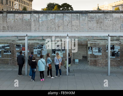 Mostra la topografia del terrore, il muro di Berlino, Germania Foto Stock