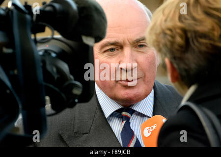 Ex Generale dell esercito Richard Dannatt / Barone Dannatt intervistata su College Green, Westminster Foto Stock