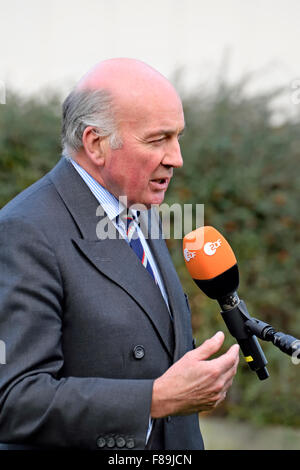 Ex Generale dell esercito Richard Dannatt / Barone Dannatt intervistata su College Green, Westminster Foto Stock