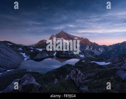 Luna piena a Lechquellen montagne, Alpi, Austria, Europa Foto Stock