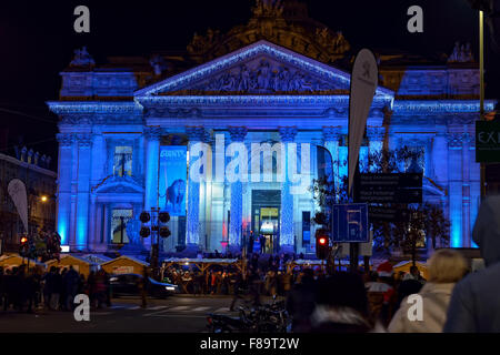 Bruxelles, Belgio-dicembre 14, 2014: Natale Illuminazione della Place de la Bourse a Bruxelles nel telaio di meraviglie invernali celebra Foto Stock