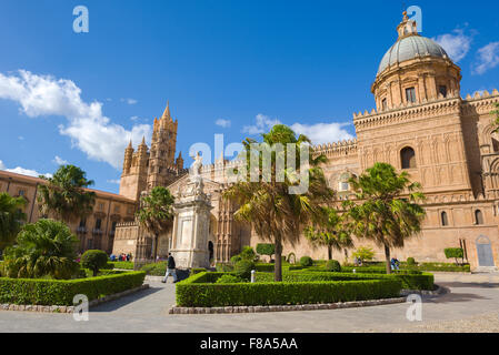 Cattedrale di Palermo, vista sulla cattedrale del XII secolo, la Cattedrale Metropolitana della Santa Vergine Maria Assunta a Palermo, Sicilia, Italia Foto Stock