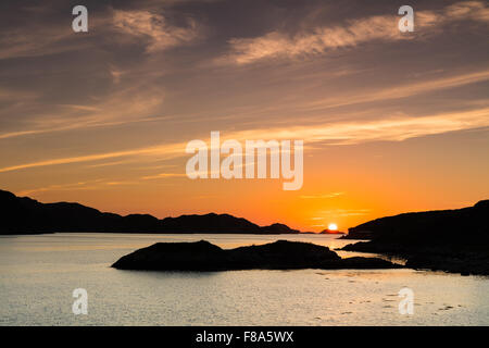 Tramonto sul Loch Inchard, da Kinlochbervie, Sutherland, Scozia Foto Stock