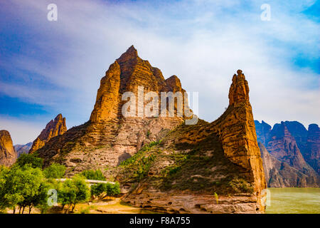 Il Fiume Giallo e pinnacoli, Cina, Vicino Grotte Bingling Foto Stock