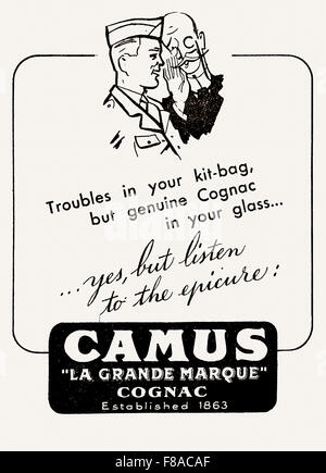 1945 WW II pubblicità francese per Camus Cognac dato fuori di soldati americani a Parigi, Francia Foto Stock