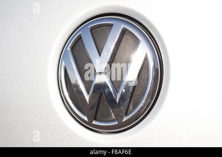 Wolfsburg, Germania, 19 Novembre 2015: Volkswagen Logo, VW è barare per prove di inquinamento ed emissioni del suo motore diesel Foto Stock