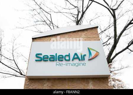 Un logo segno al di fuori della sede della Sealed Air Corporation a Charlotte, Carolina del Nord il 28 novembre 2015. Foto Stock