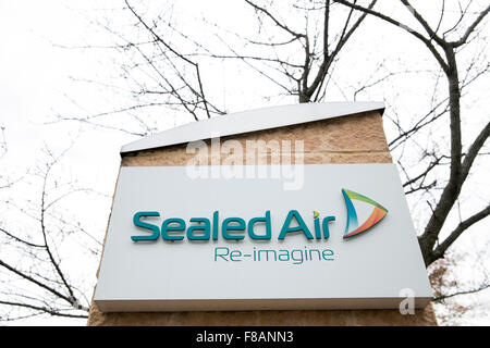 Un logo segno al di fuori della sede della Sealed Air Corporation a Charlotte, Carolina del Nord il 28 novembre 2015. Foto Stock