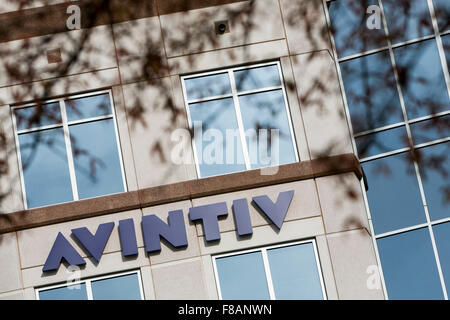 Un logo segno al di fuori della sede di Avintiv a Charlotte, Carolina del Nord il 28 novembre 2015. Foto Stock