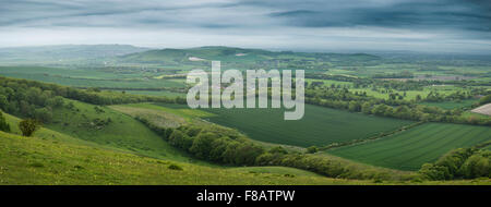 Sunrise sulla campagna inglese panorama del paesaggio in primavera Foto Stock