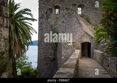 Forte Mare antica fortezza ingresso secretive Foto Stock