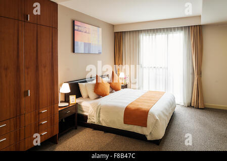 Il lusso moderno camera da letto in hotel suite appartamento Foto Stock