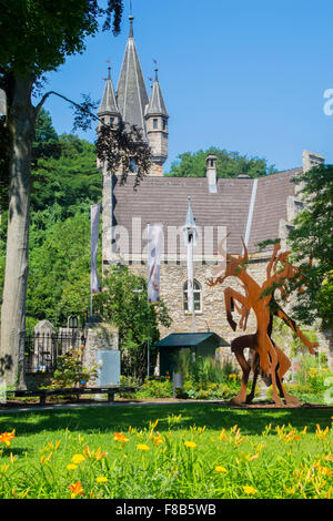 Österreich, Niederösterreich, Weidhofen an der Ybbs, Blick auf die Stadtpfarrkirche und das Schloss Rothschildschloss Waidhofen Foto Stock