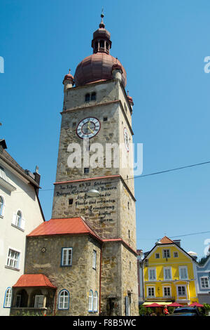 Österreich, Niederösterreich, Weidhofen an der Ybbs, der Stadtturm ist das Wahrzeichen der Stadt. Eine der vier Uhren zeigt imm Foto Stock