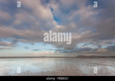 Una vista dalla spiaggia Berrow, Somerset, Regno Unito. Foto Stock