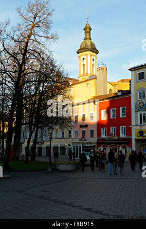 San Osvaldo Chiesa Parrocchiale orologio del campanile, Traunstein, Alta Baviera, Germania, Europa. Foto Stock