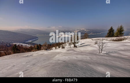 Scena invernale nei Carpazi romeni, Ceahlau mountain Foto Stock