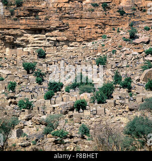 Granai in villaggio Dogon Idjeli inferiore del Mali. Foto Stock