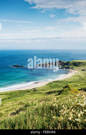 Whitepark Bay, baia con una spiaggia di sabbia, nella contea di Antrim, Irlanda del Nord, Regno Unito Foto Stock