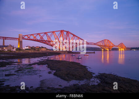 Il Ponte di Forth Rail North Queensferry nei pressi di Edimburgo in Scozia. Foto Stock