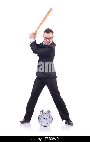 Uomo che colpisce l'orologio con la mazza da baseball isolato sul bianco Foto Stock