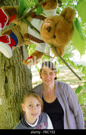 Tania Davidson e sua figlia Chloe, 11, lanciare la Juvenile Diabetes Research Foundation a piedi per curare il diabete 2011. Foto Stock