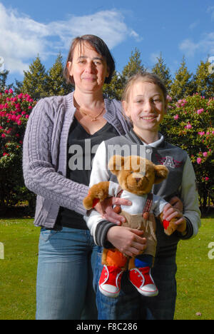 Tania Davidson e sua figlia Chloe, 11, lanciare la Juvenile Diabetes Research Foundation a piedi per curare il diabete 2011. Foto Stock