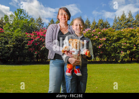 Tania Davidson e sua figlia Chloe, 11, lanciare la Juvenile Diabetes Research Foundation a piedi per curare il diabete 2011. Foto Stock