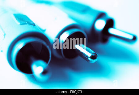 Sfondo astratto cavi audio in blu Foto Stock