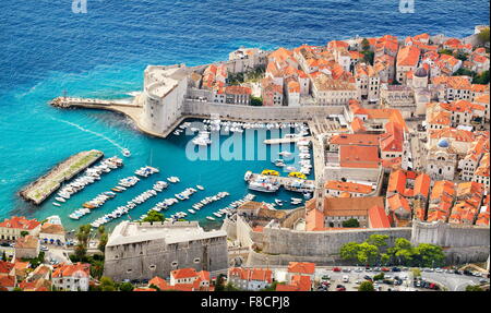 Dubrovnik old town, vista in elevazione a porto, Croazia Foto Stock